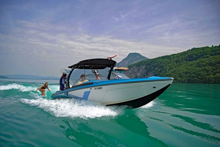 location bateau moteur evg annecy