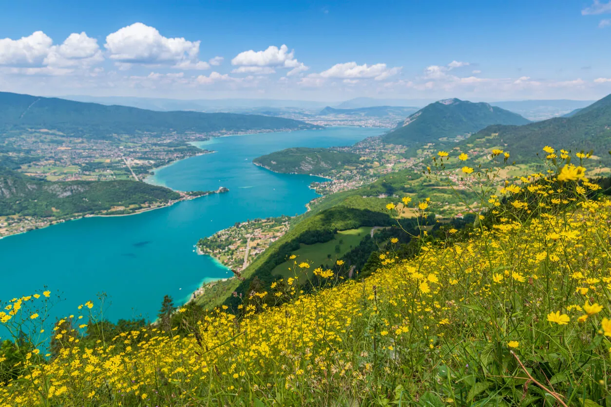 vue annecy au printemps