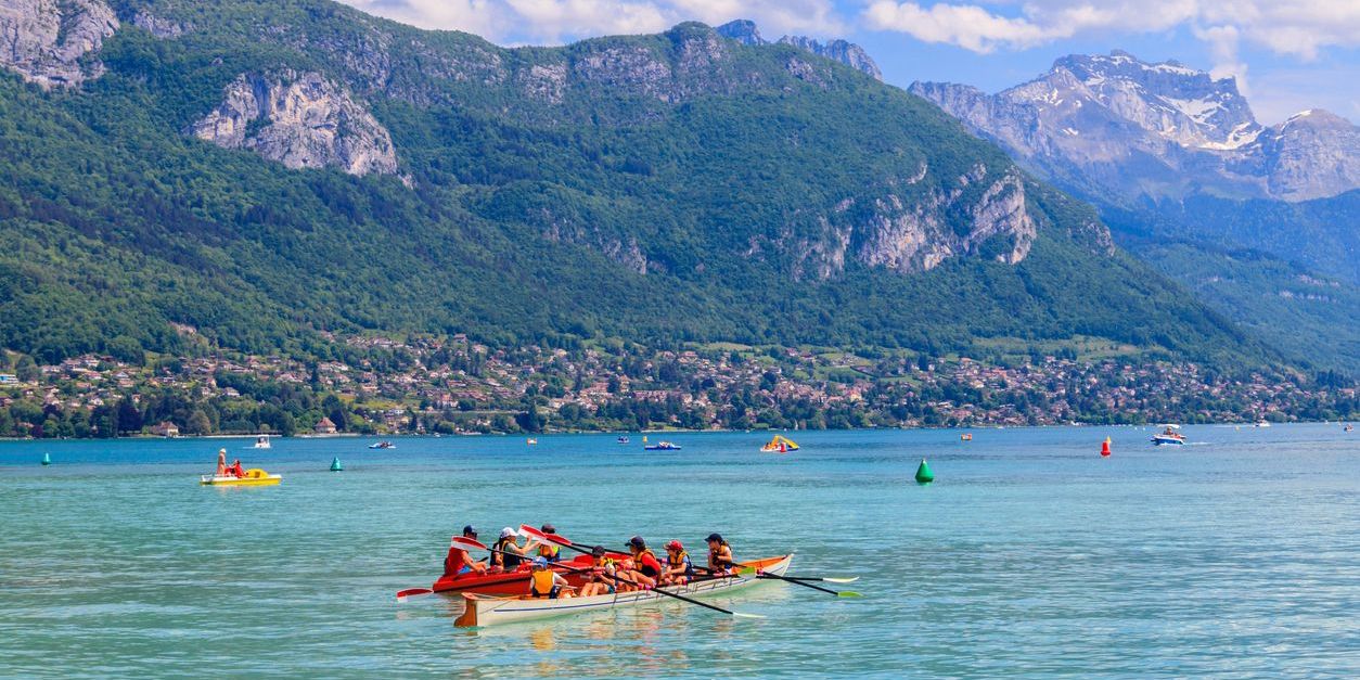 canoe-and-kayak-lake-annecy.jpg