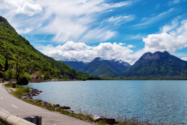 Annecy, the mountains, the lake and cycle path