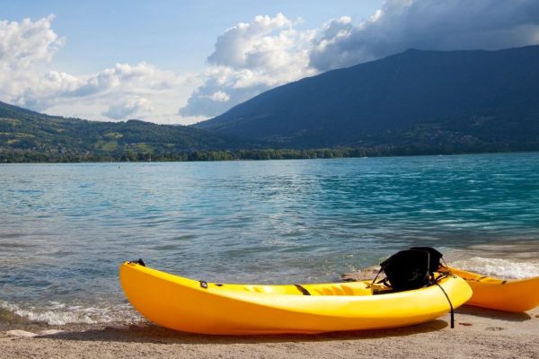 canoe-kayak-sur-le-lac-dAnnecy.jpg