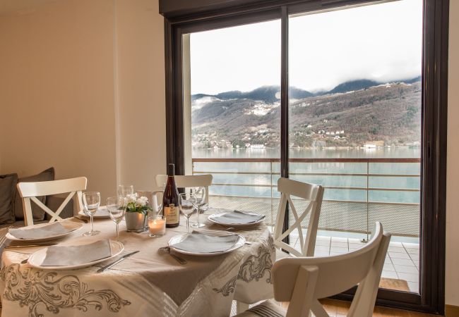 dining room, luxury, flat, holiday rental, annecy, vacation, lake view, mountain, hotel, snow, sun, private beach