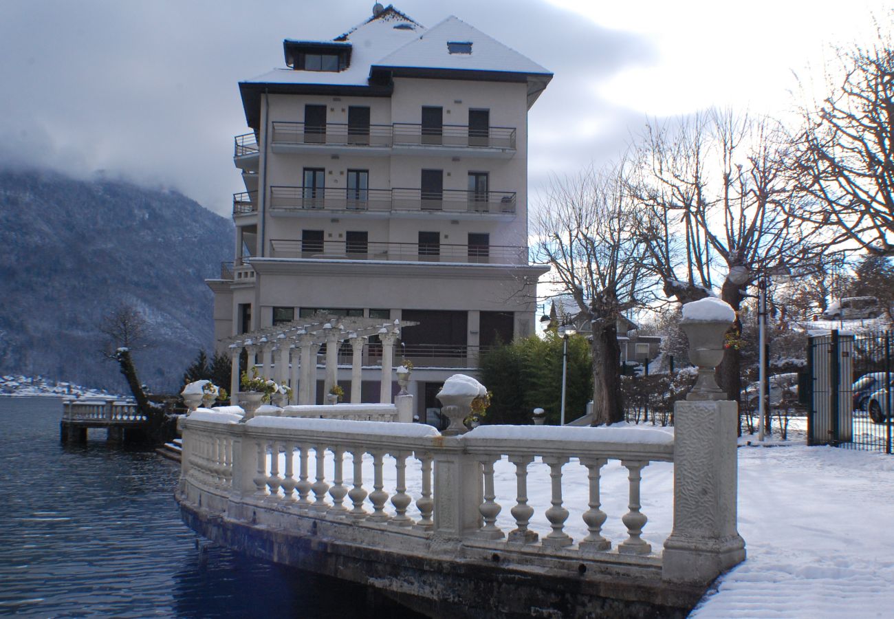 annecy lake, luxury, flat, holiday rental, annecy, vacation, lake view, mountain, hotel, snow, sun, private beach