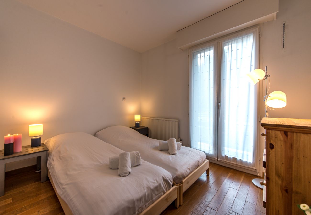 bedroom, luxury, flat, holiday rental, annecy, vacation, lake view, mountain, hotel, snow, sun, private beach