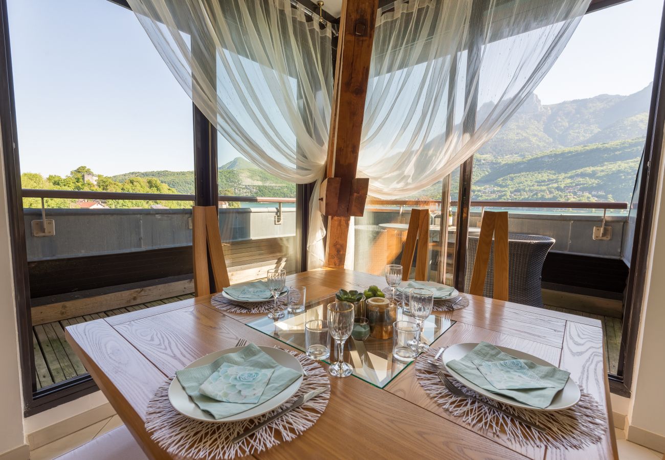 dining room, luxury, flat, holiday rental, annecy, vacation, lake view, mountain, hotel, snow, sun, private beach