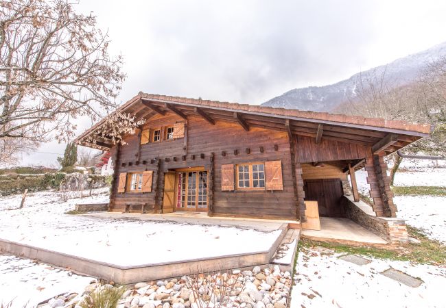 facade, cottage, standing, holiday rental, location, annecy, lake, mountains, luxury, house, hotel, sun, snow, vacation