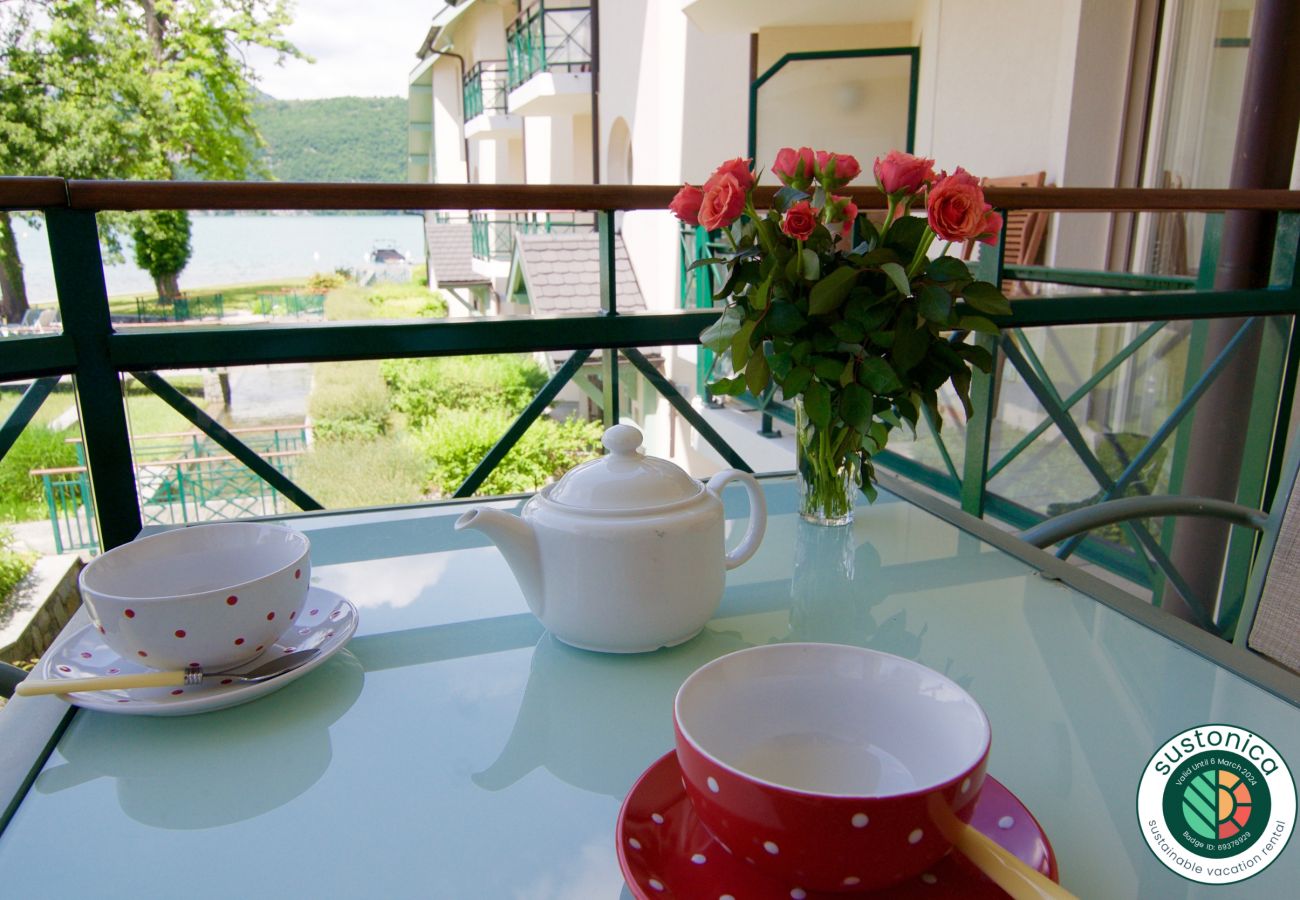 LLA Selections - Home and chalets Premium rentals French alps flat, garden, seasonal rental, high-end concierge, holidays, hotel, lake annecy, summer, luxury, private beach, mountains