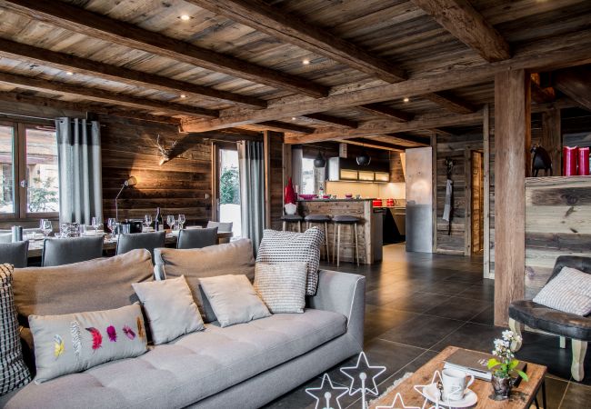 Villa in La Clusaz - LCZ -Chalet de charme 5* SKI IN/OUT & Spa