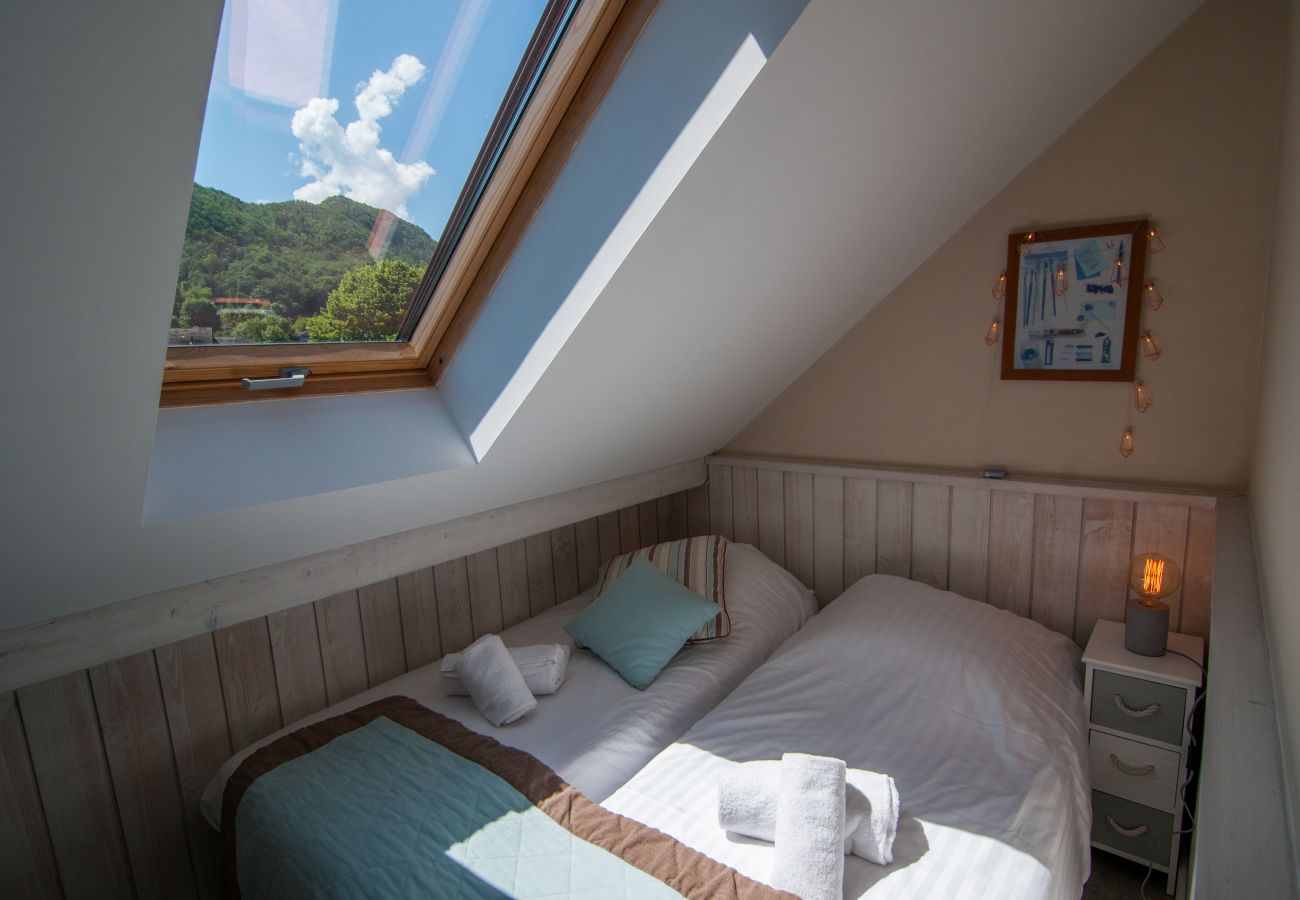 bedroom, baie des voiles, holiday rental, location, annecy, lake, mountains, luxury, flat, hotel, sun, snow, vacation