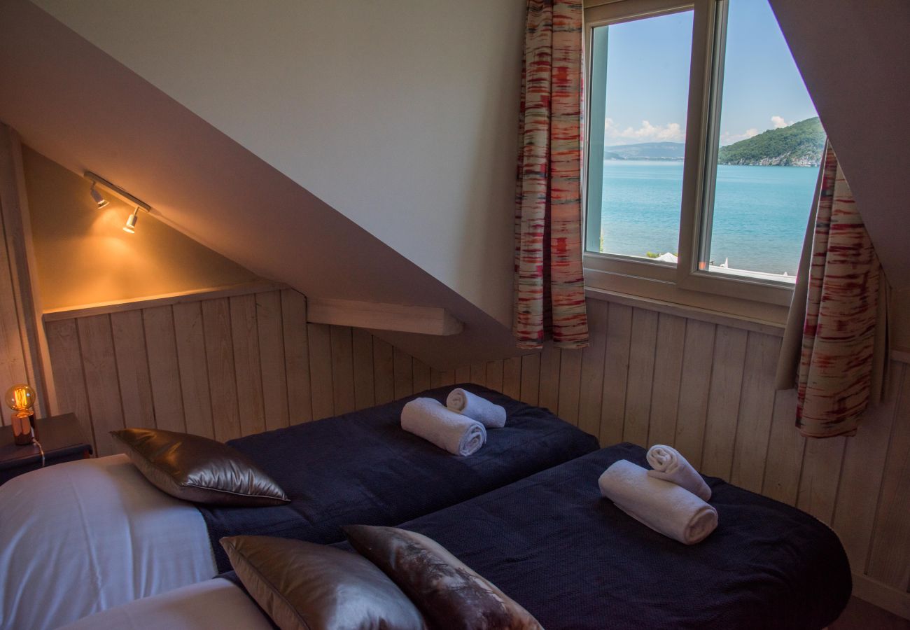 bedroom, baie des voiles, holiday rental, location, annecy, lake, mountains, luxury, flat, hotel, sun, snow, vacation