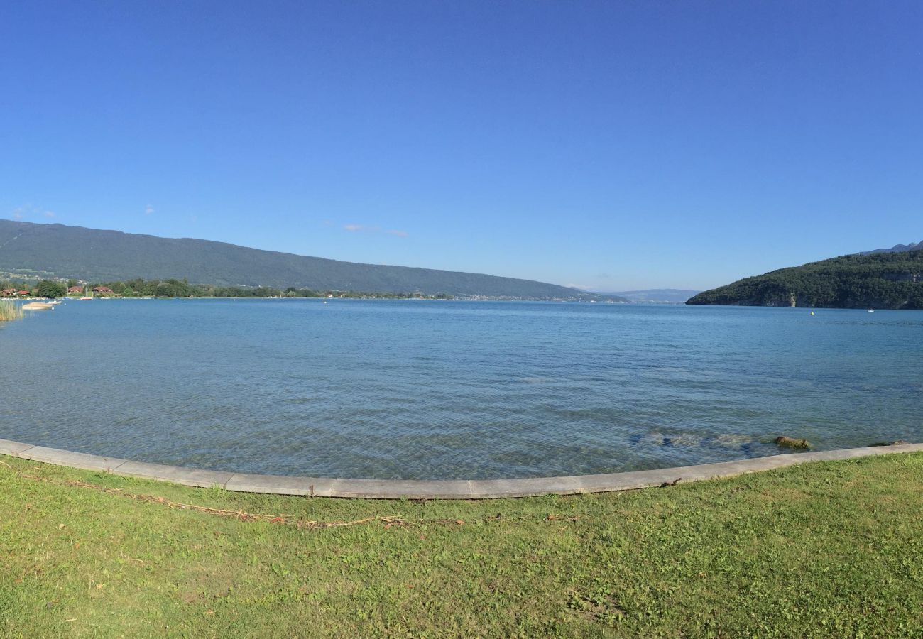 private beach , baie des voiles, holiday rental, location, annecy, lake, mountains, luxury, flat, hotel, sun, snow, vacation