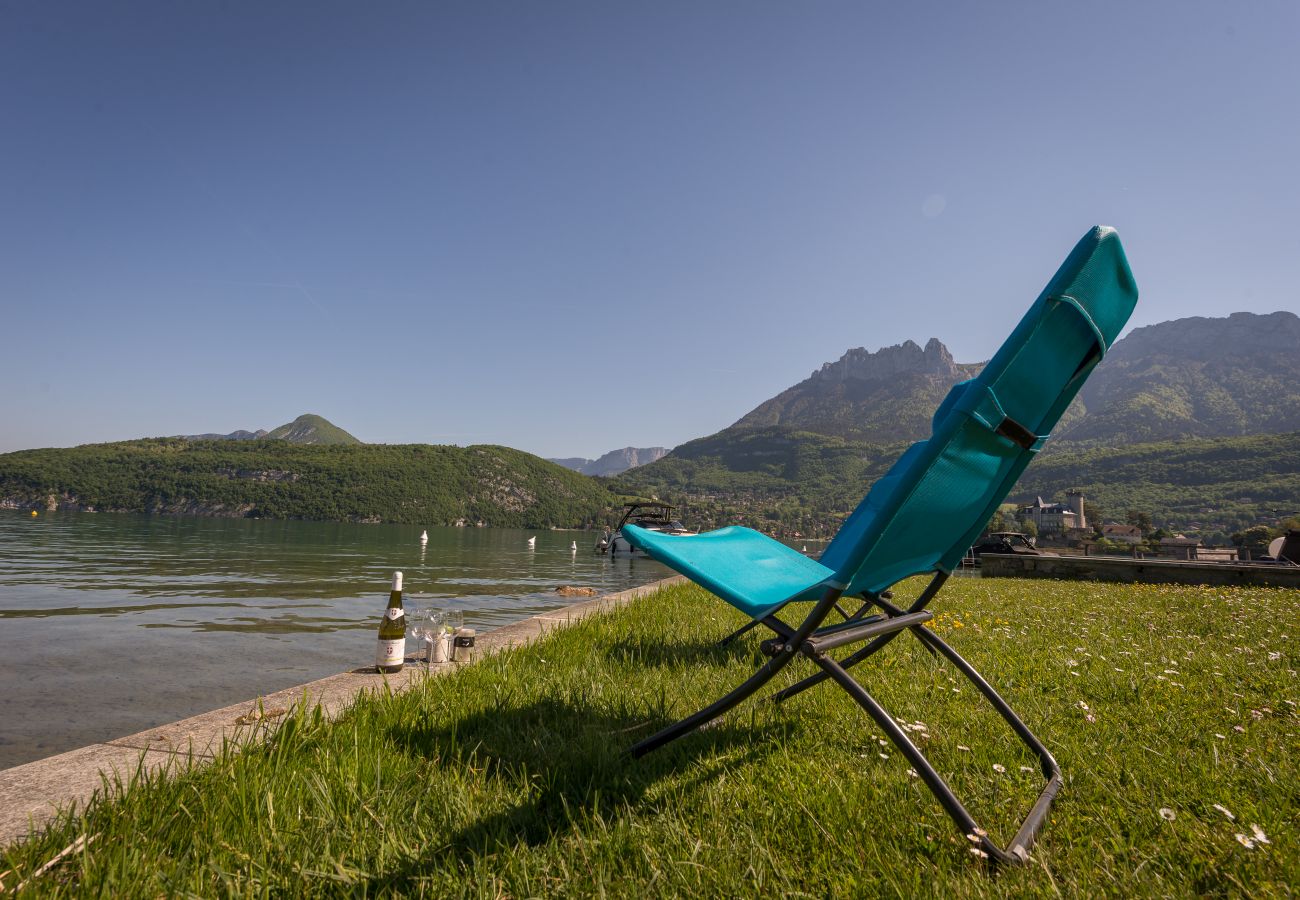 private beach, baie des voiles, holiday rental, location, annecy, lake, mountains, luxury, flat, hotel, sun, snow, vacation