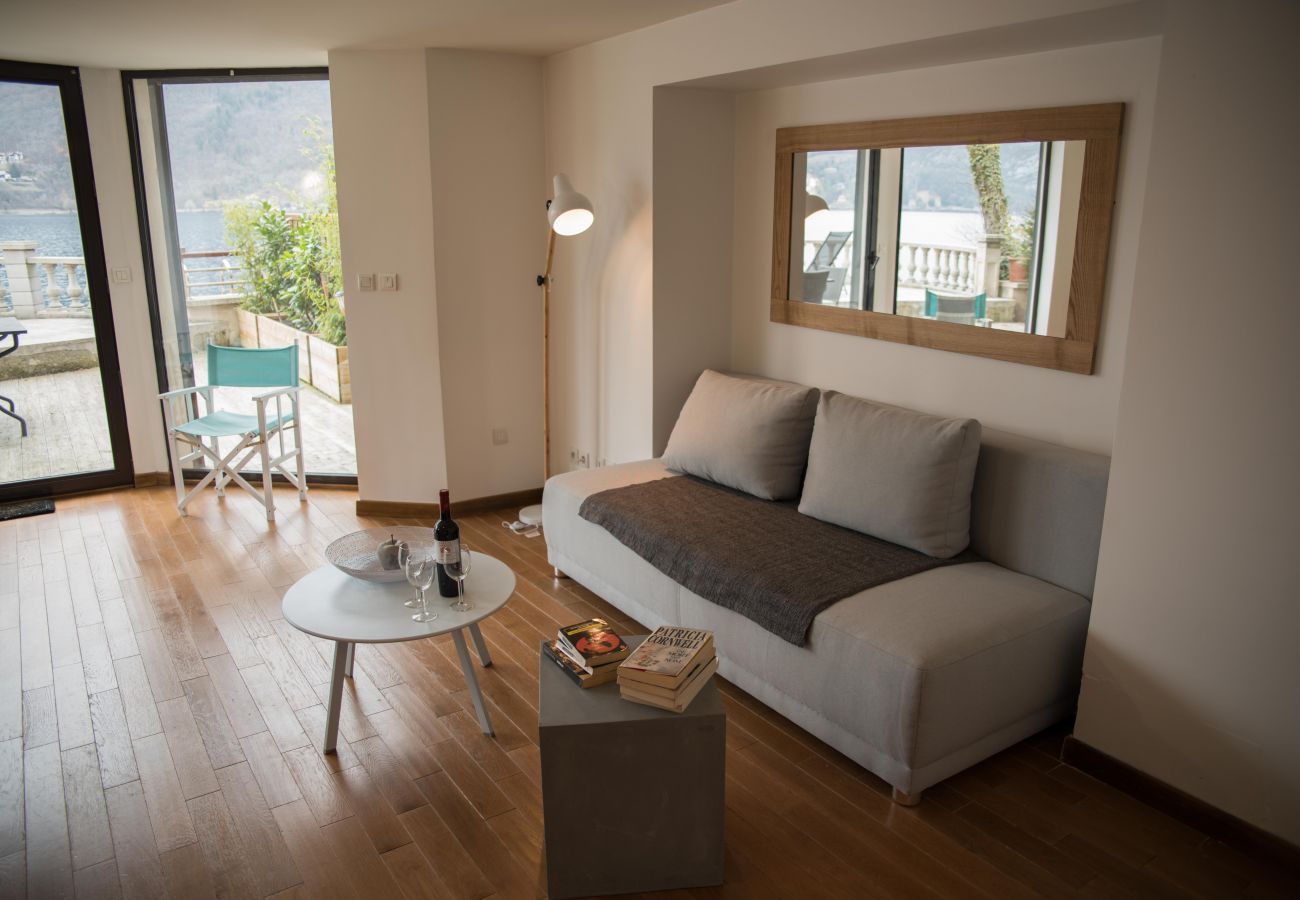 living room, luxury, flat, holiday rental, annecy, vacation, lake view, mountain, hotel, snow, sun, private beach