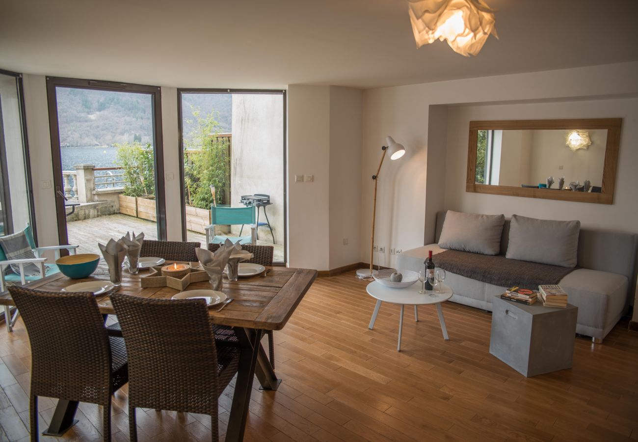 living room, luxury, flat, holiday rental, annecy, vacation, lake view, mountain, hotel, snow, sun, private beach