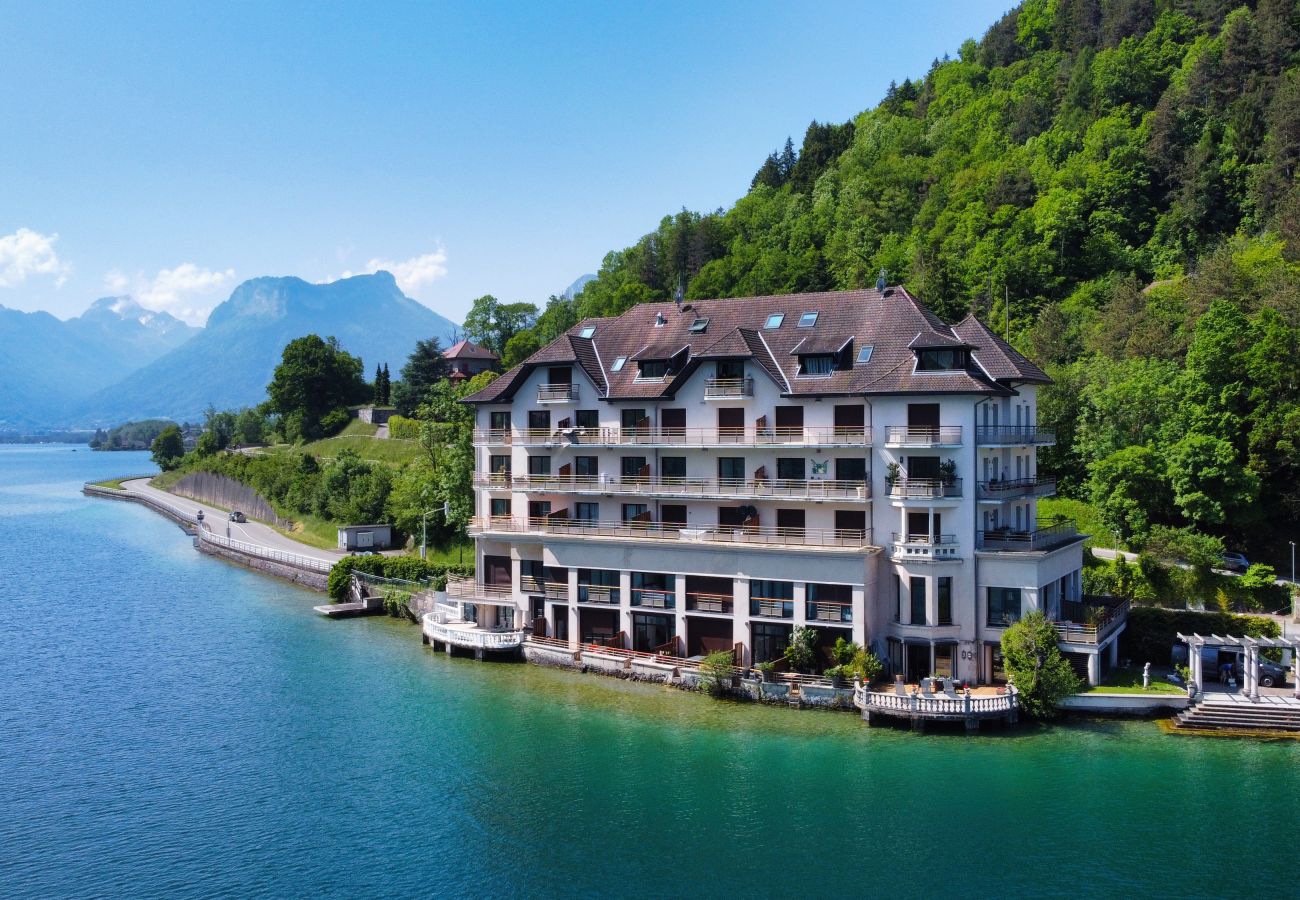 luxury flat for rent, lake view, premium holiday rental, annecy, luxury concierge, holidays, luxury airbnb, hotel, france