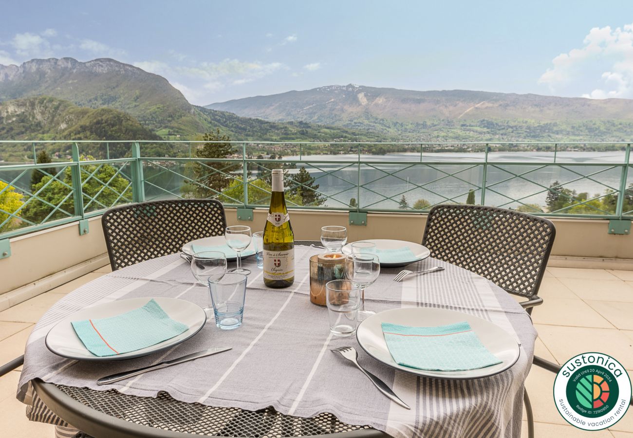 flat, balcony, lake and mountain view, seasonal rental, high-end concierge, holidays, hotel, annecy, luxury