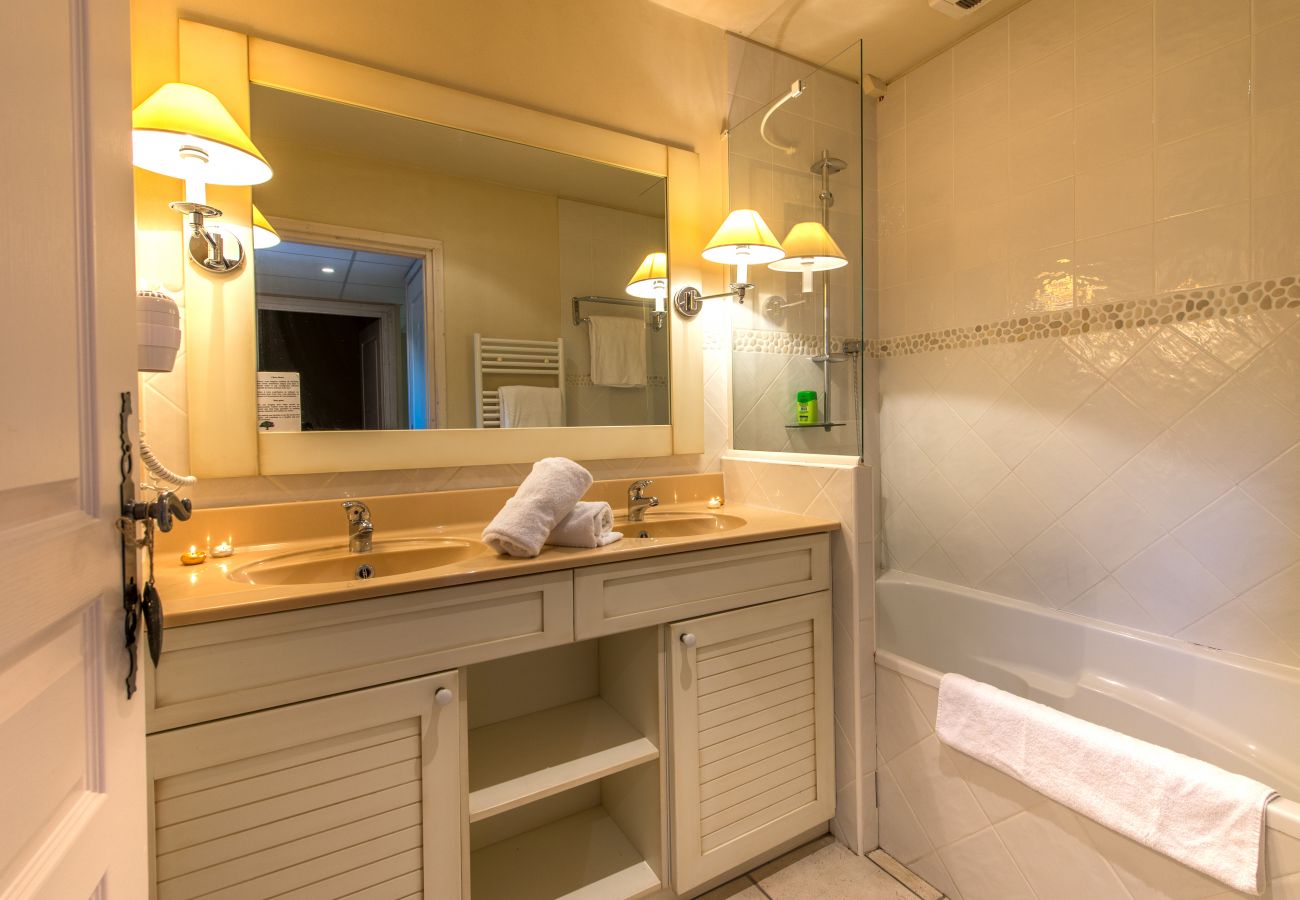 bathroom, baie des voiles, annecy, Duingt, holiday rental, vacation, lake view, lake access, mountain view, luxury
