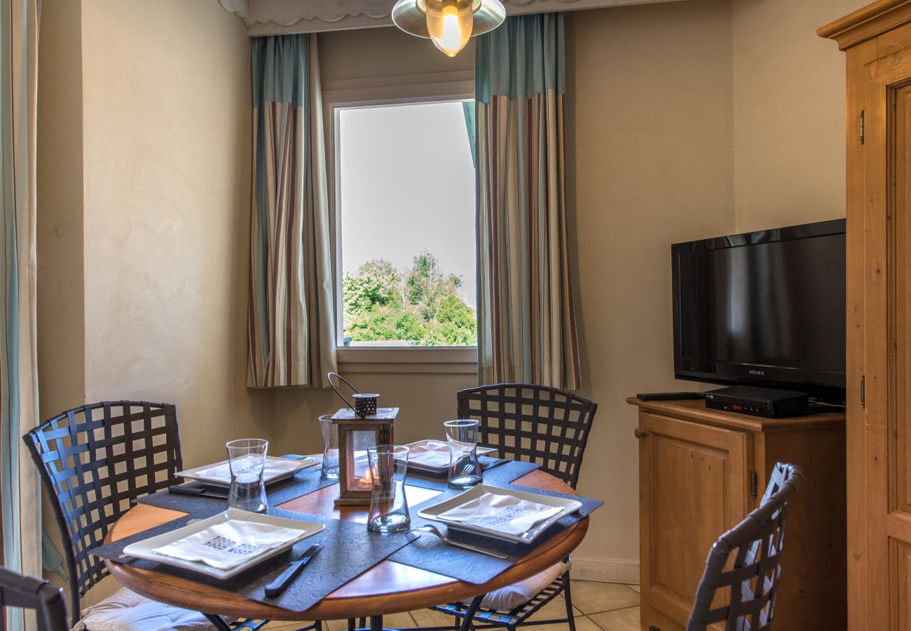 dining room, baie des voiles, holiday rental, location, annecy, lake, mountains, luxury, flat, hotel, sun, snow, vacation