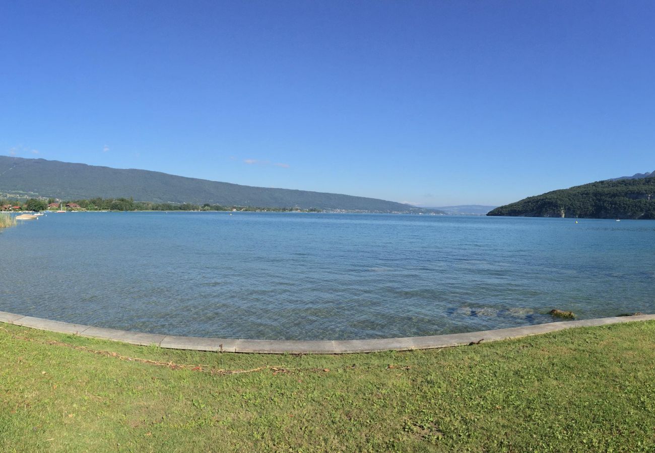 private beach, baie des voiles, holiday rental, location, annecy, lake, mountains, luxury, flat, hotel, sun, snow, vacation