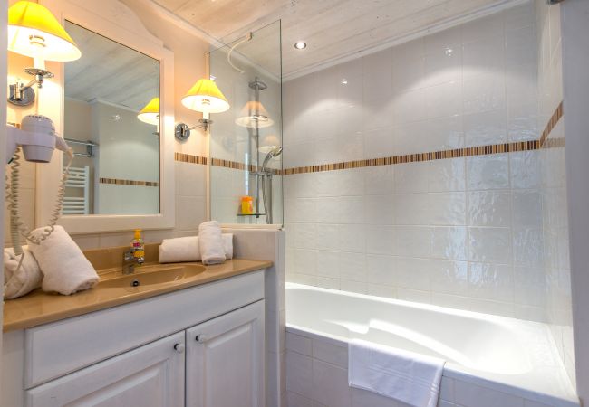 bathroom, bathtub, washing machine, holiday rental, location, luxury