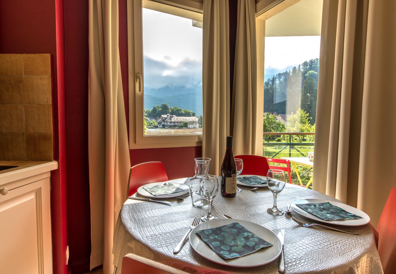 dining room, 4 persons, mountains view, holiday rental, location 
