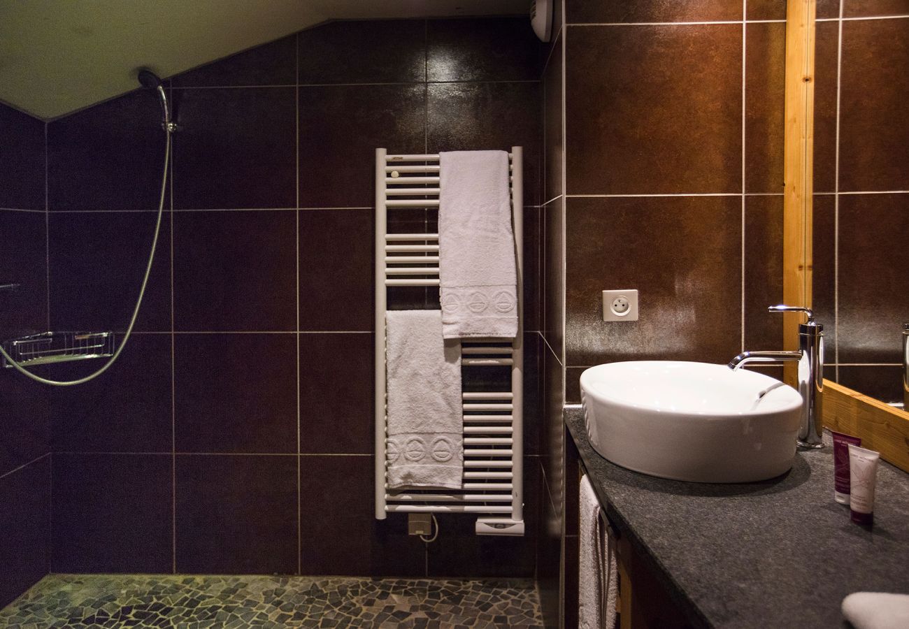 Apartment in La Clusaz - LCZ - Charmant T6 coeur village piscine spa, 4*