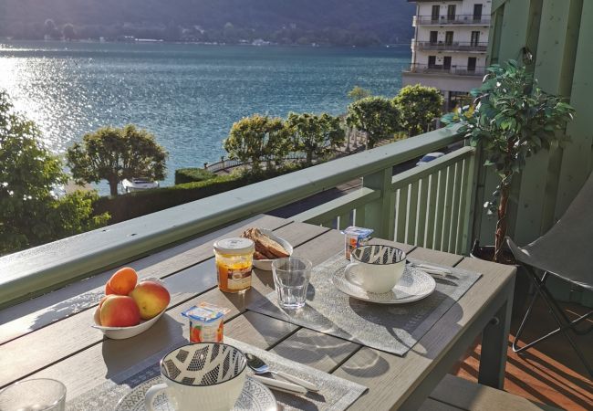 Annecy lake view - Holiday rental balcony, luxury, flat, holiday rental, annecy, vacation, lake view, mountain, hotel, snow, sun, private beach