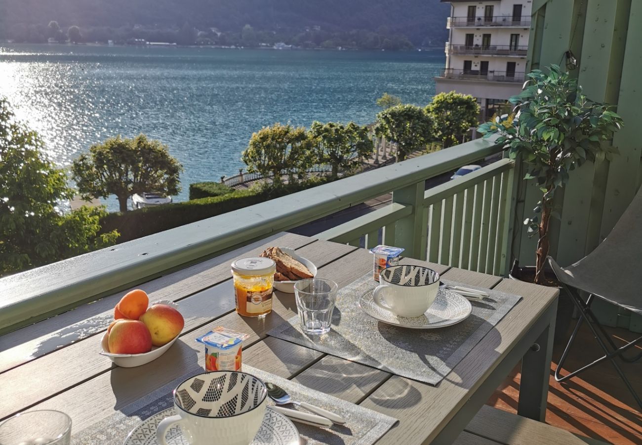 Annecy lake view - Holiday rental balcony, luxury, flat, holiday rental, annecy, vacation, lake view, mountain, hotel, snow, sun, private beach