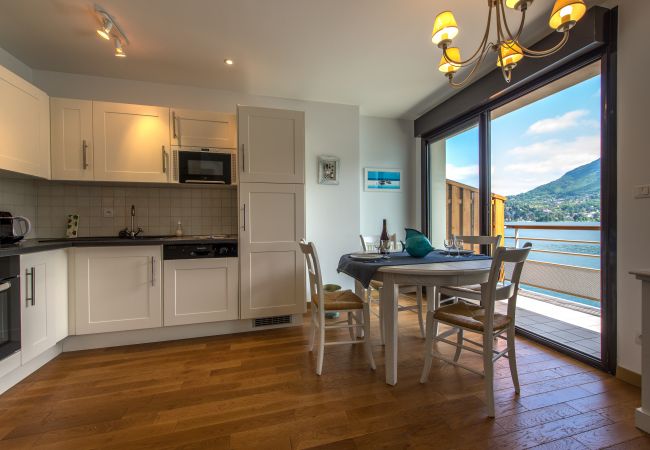 living room, luxury, flat, holiday rental, annecy, vacation, lake view, mountain, hotel, snow, sun, private beach