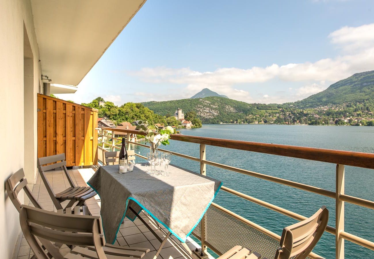 balcony, luxury, flat, holiday rental, annecy, vacation, lake view, mountain, hotel, snow, sun, private beach