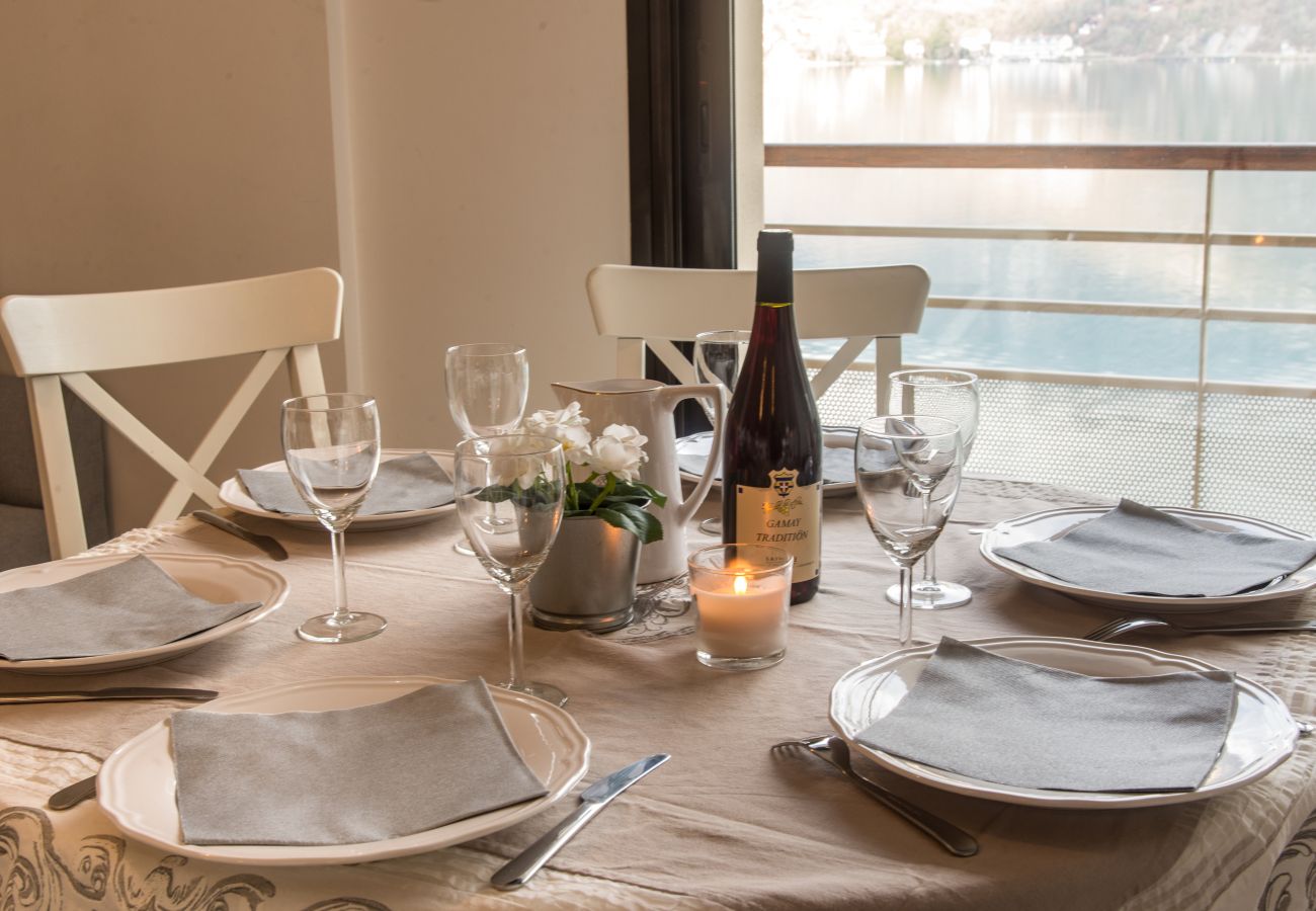 dining room, luxury, flat, holiday rental, annecy, vacation, lake view, mountain, hotel, snow, sun, private beach