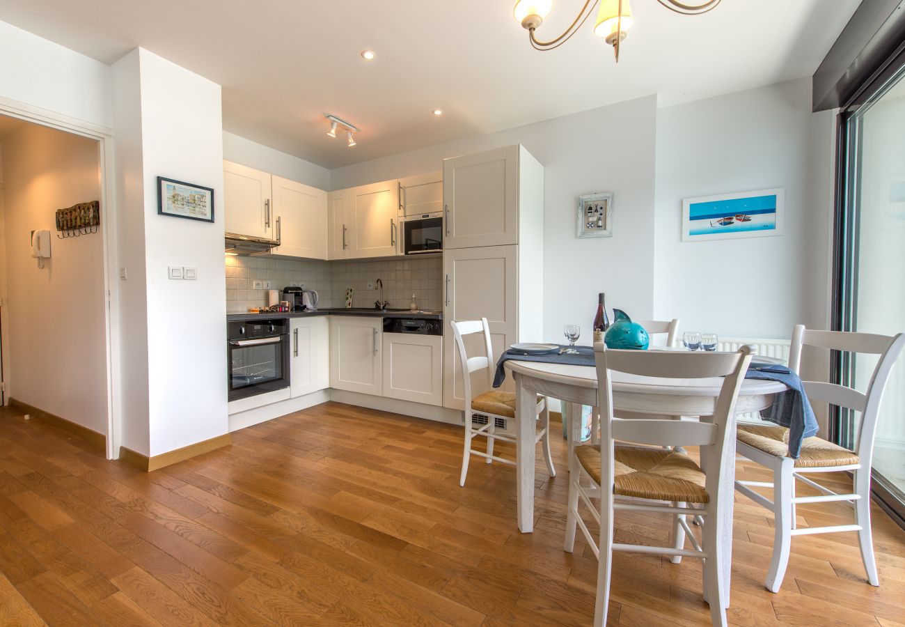 dining room, luxury, flat, holiday rental, annecy, vacation, lake view, mountain, hotel, snow, sun, private beach