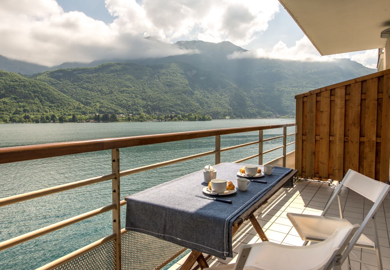 balcony, luxury, flat, holiday rental, annecy, vacation, lake view, mountain, hotel, snow, sun, private beach