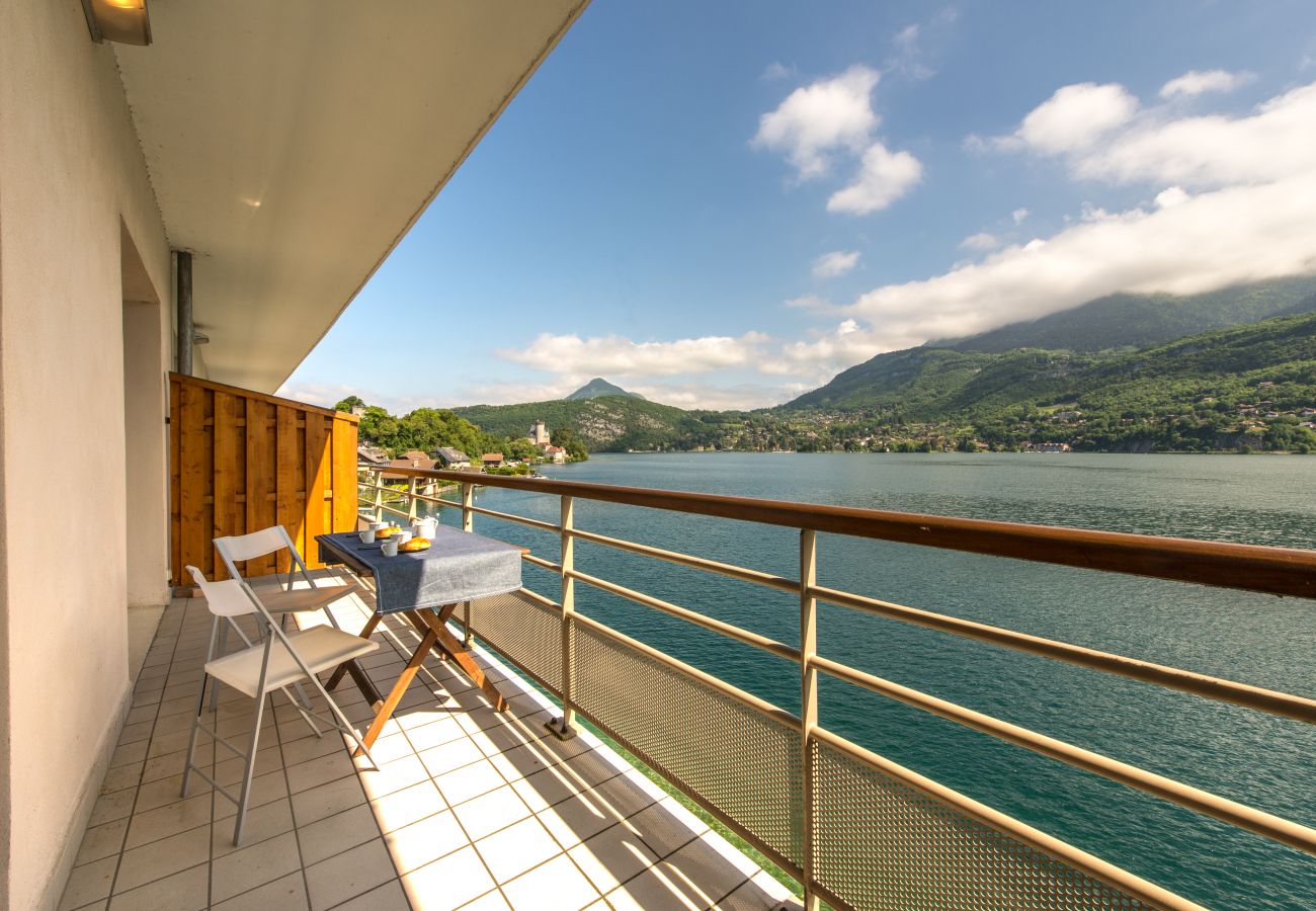 balcony, luxury, flat, holiday rental, annecy, vacation, lake view, mountain, hotel, snow, sun, private beach 