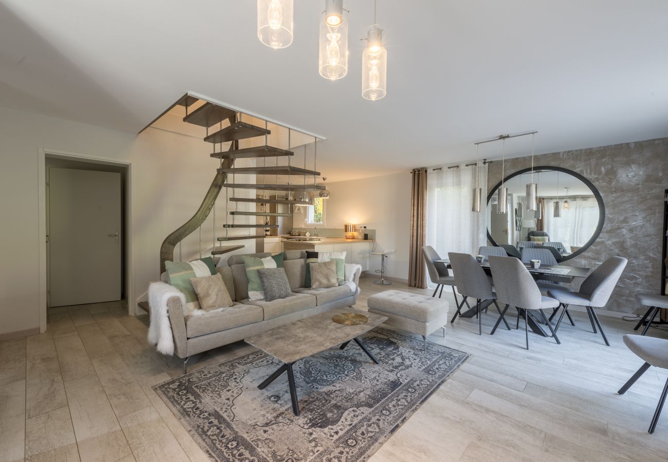 house, family, luxury, seasonal rental, high-end concierge, holidays, snow, hotel, sun, summer, lake, annecy 