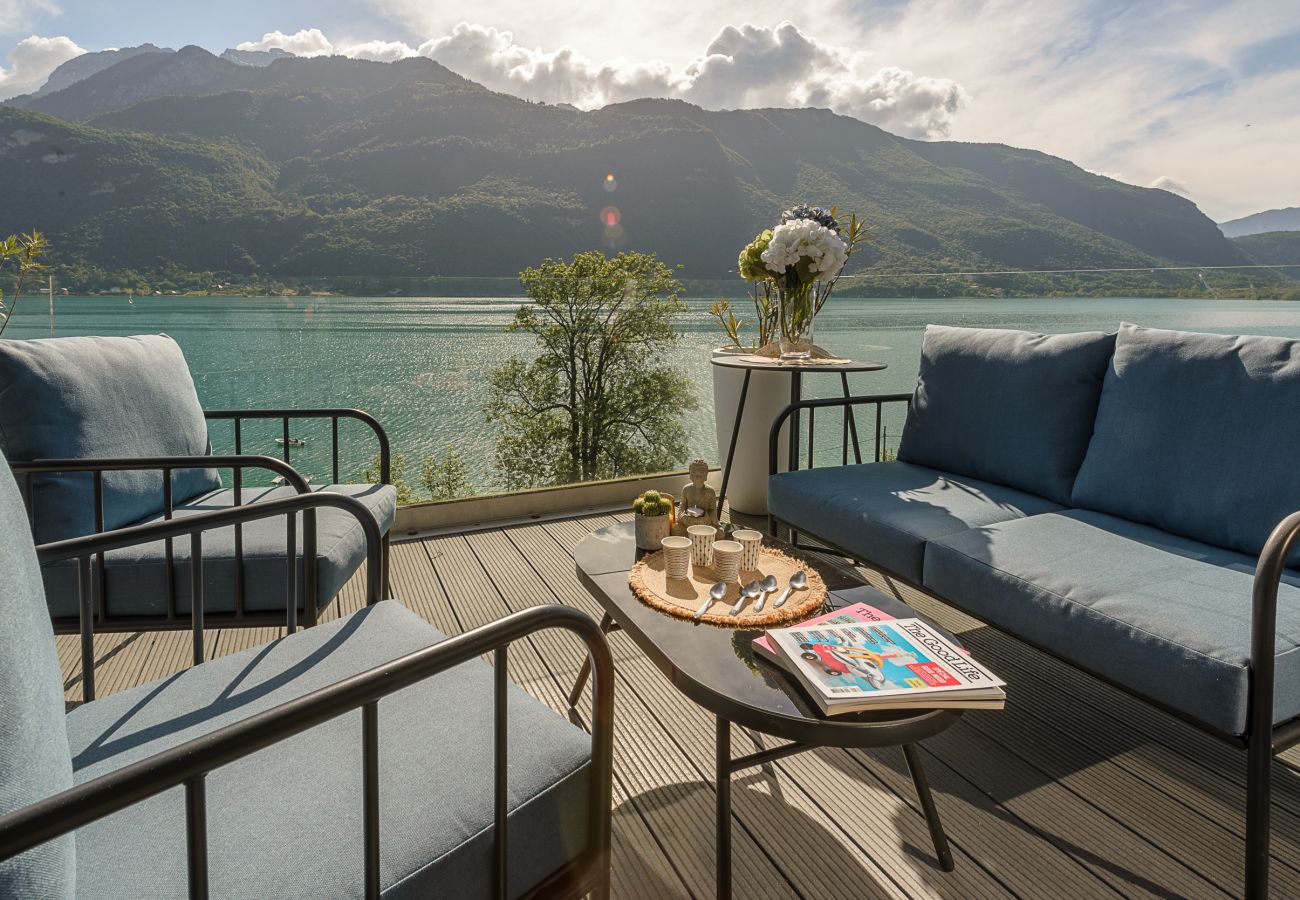 Apartment for rent with large terrace overlooking Lake Annecy