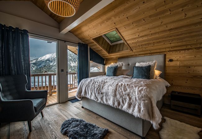 Chalet in Courchevel - Winter Courchevel // Chalet coeur village SKINOUT