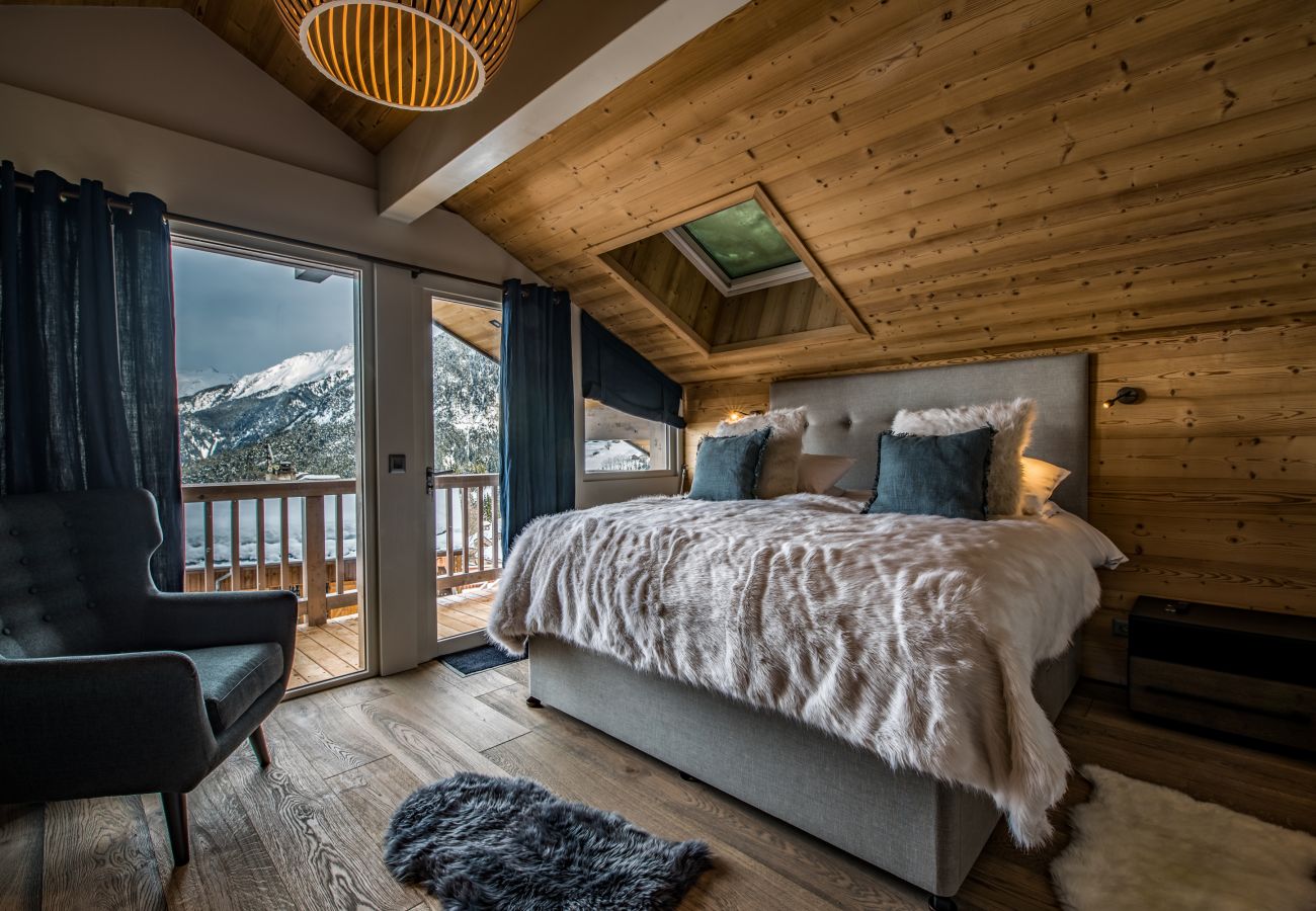 Chalet in Courchevel - Winter Courchevel // Chalet coeur village SKINOUT