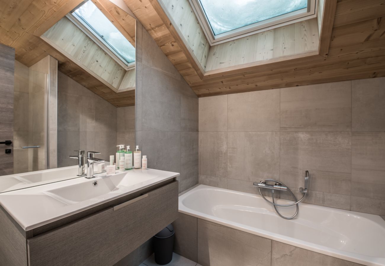 Chalet in Courchevel - Winter Courchevel // Chalet coeur village SKINOUT
