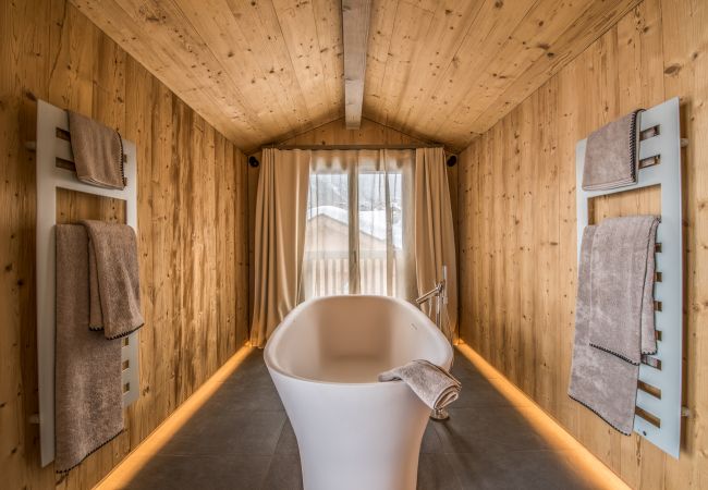 Chalet in Courchevel - Winter Courchevel -- Le Cocon des Provères Jacuzzi