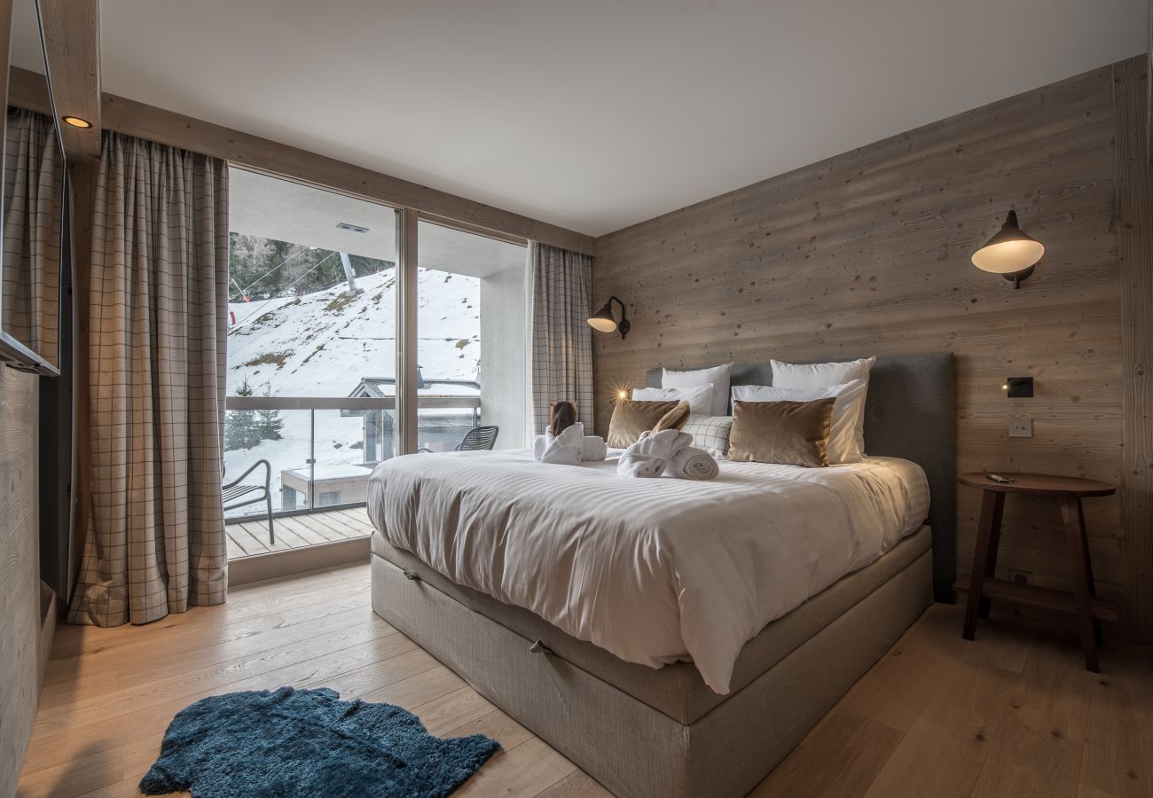 Flat for rent Courchevel ski in out with swimming pool, luxury mountain rental, concierge service in the village centre