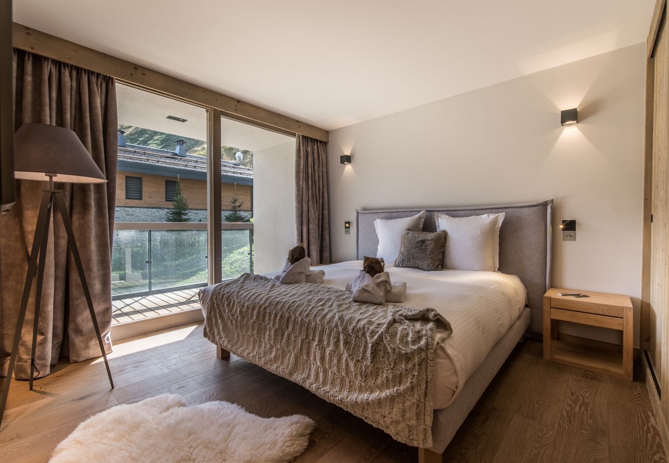 Flat for rent Courchevel at the foot of the slopes with swimming pool, luxury rental in the Alps, concierge in the centre 