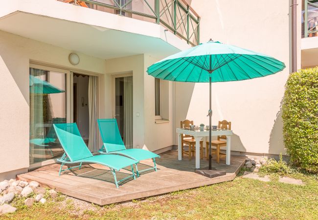 terrace, garden furniture, balcony, loungers, annecy, holiday, rental, location 