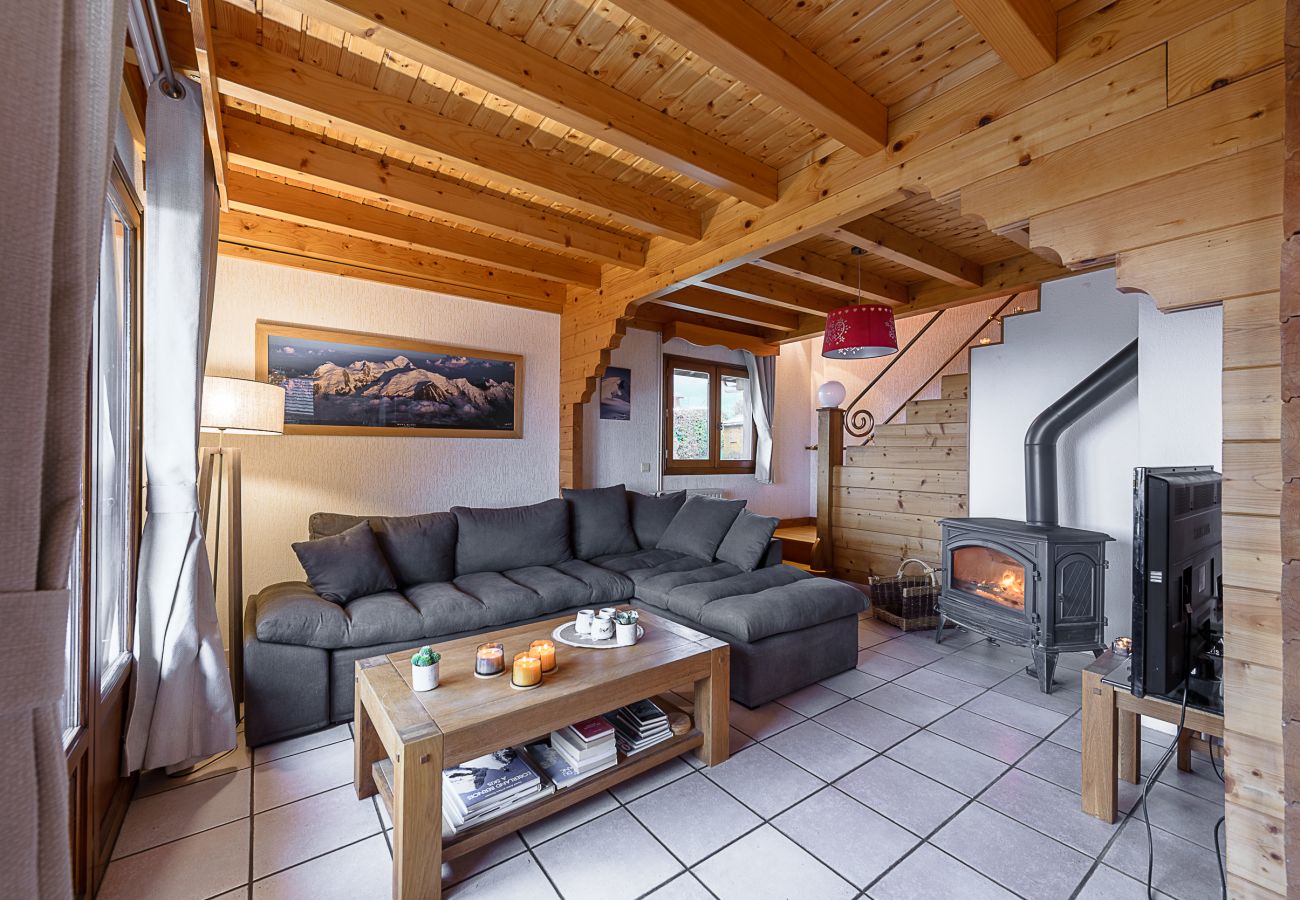 living room, house, chalet, luxury, seasonal rental, annecy, vacations, lake view, mountain, hotel, private beach, snow, sun 