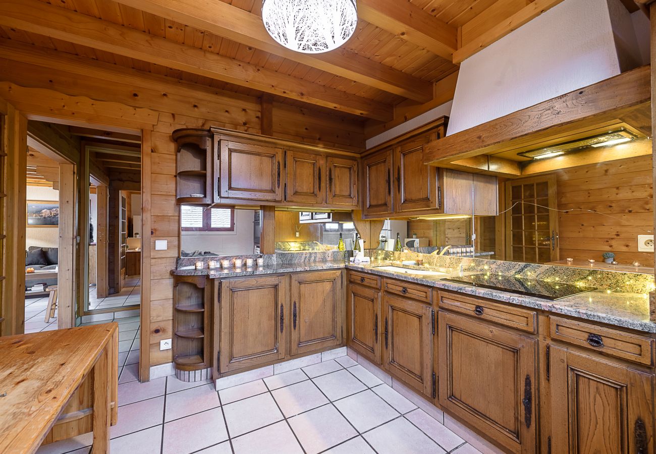 kitchen, house, chalet, luxury, seasonal rental, annecy, vacations, lake view, mountain, hotel, private beach, snow, sun 