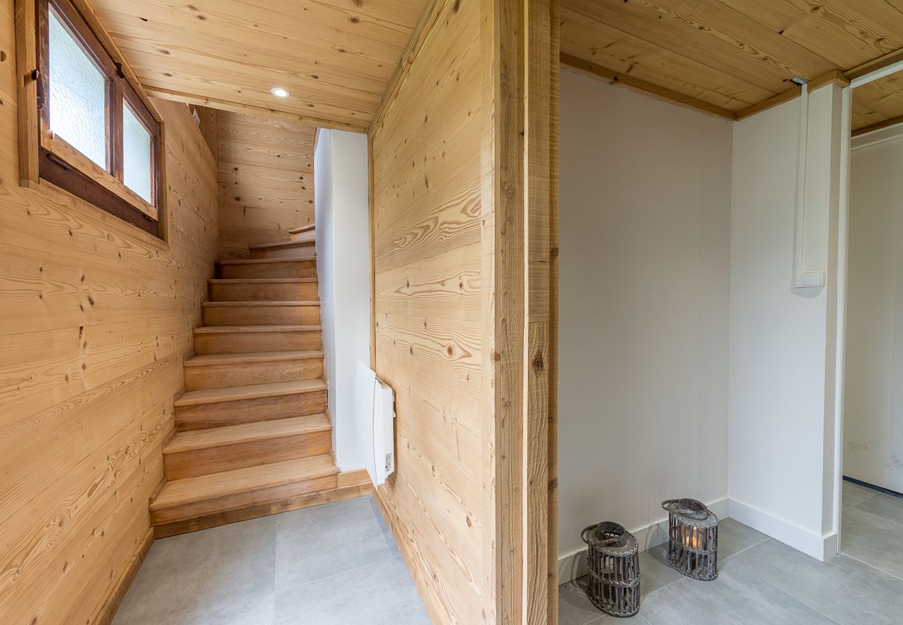 garden level, hallway, bedroom, seasonal rental saint jorioz, reveillon lake annecy, summer rental annecy