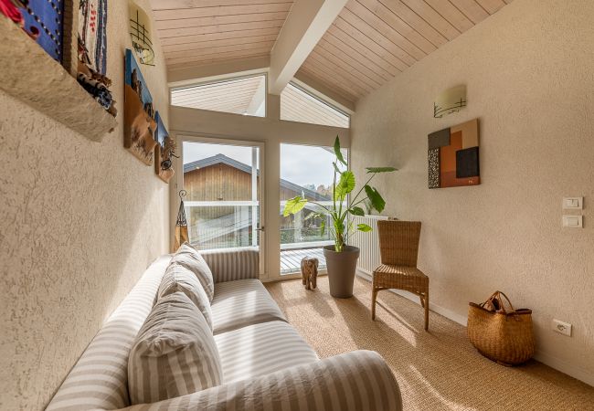 reading corner, villa, standing, holiday rental, location, annecy, lake, mountains, luxury, house, hotel, sun, snow, vacation