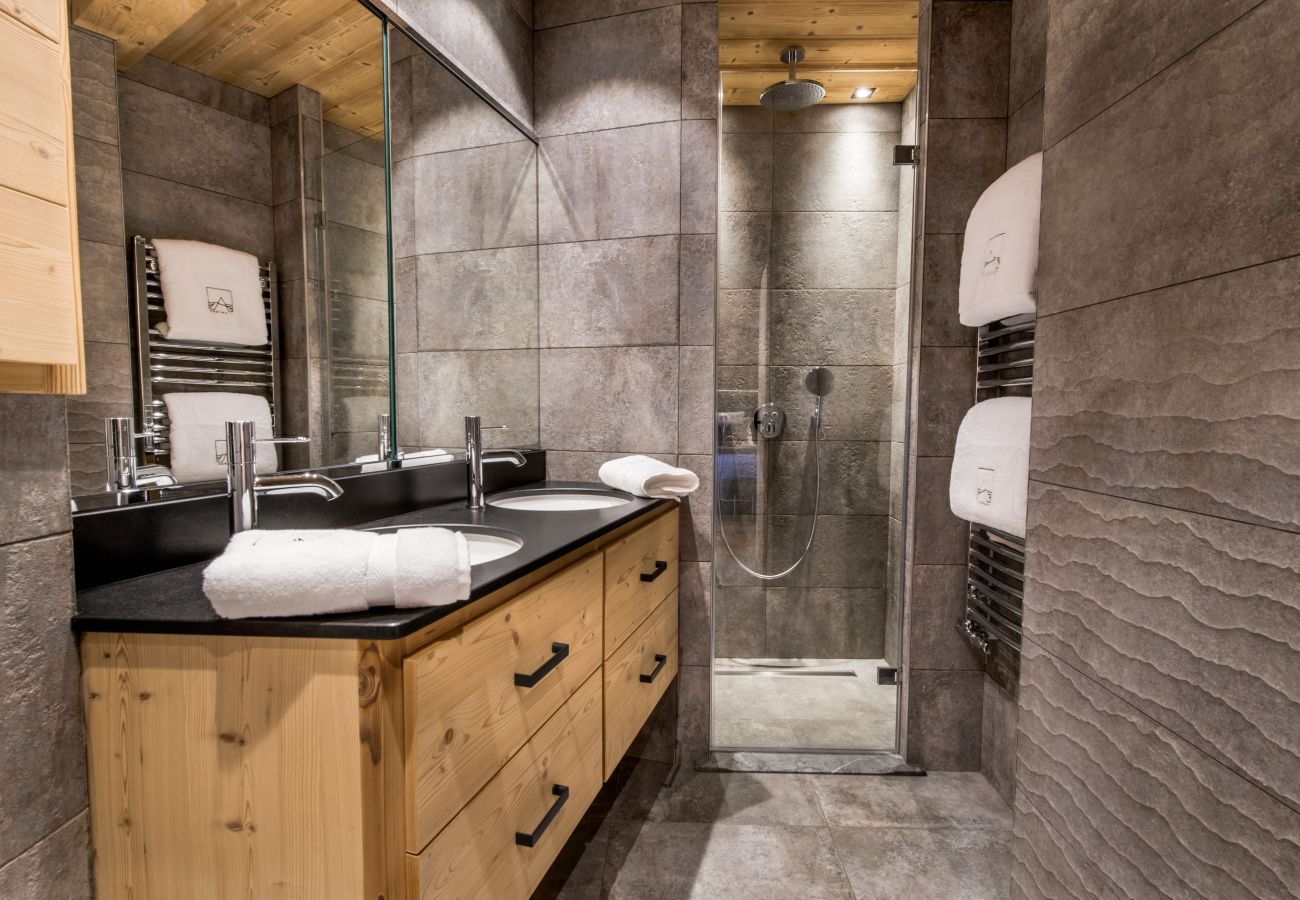 Chalet in Les Allues - Winter Méribel // Chalet Exception SKI IN OUT