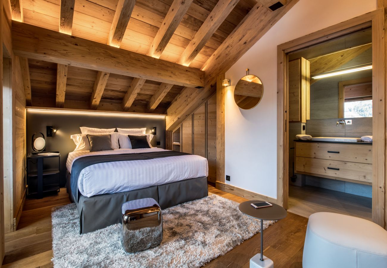 Chalet in Les Allues - Winter Méribel // Chalet Exception SKI IN OUT