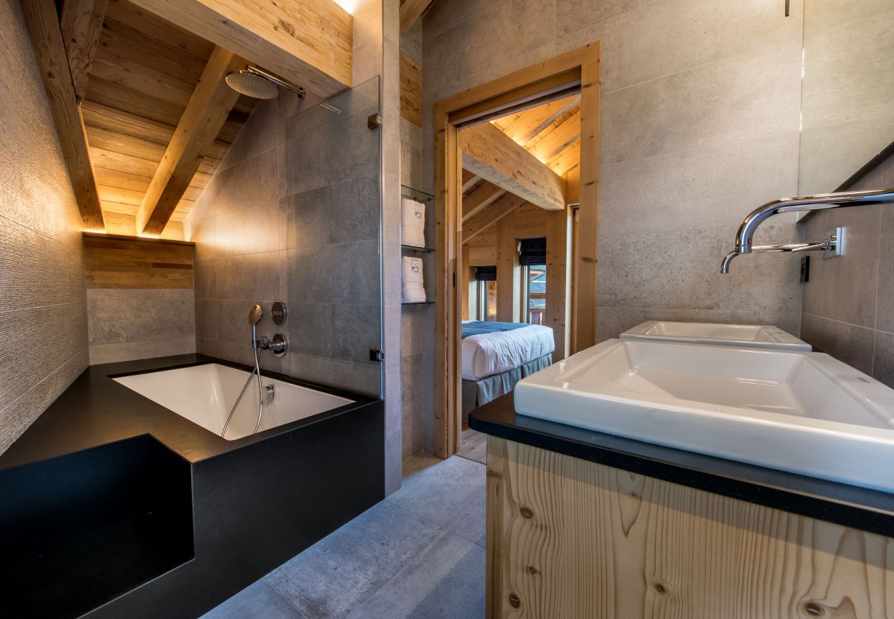Chalet in Les Allues - Winter Méribel // Chalet Exception SKI IN OUT